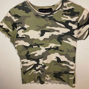 Army printed cropped shirt.